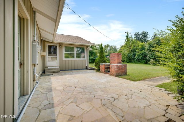 711 East Unaka Avenue, Johnson City, TN 37601