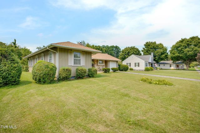 711 East Unaka Avenue, Johnson City, TN 37601