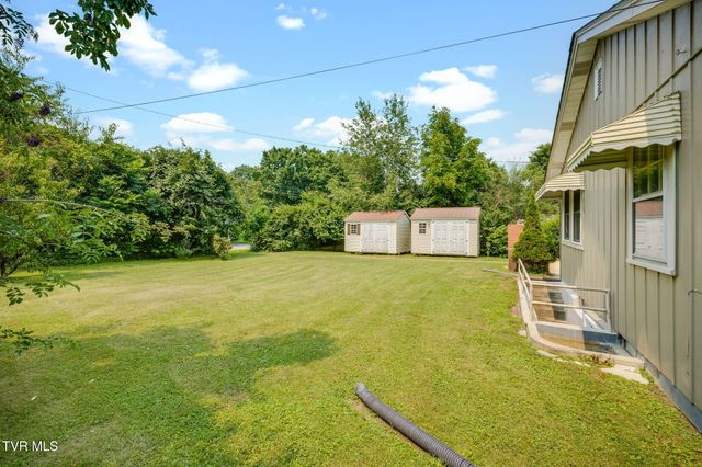 711 East Unaka Avenue, Johnson City, TN 37601