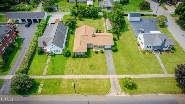 711 East Unaka Avenue, Johnson City, TN 37601