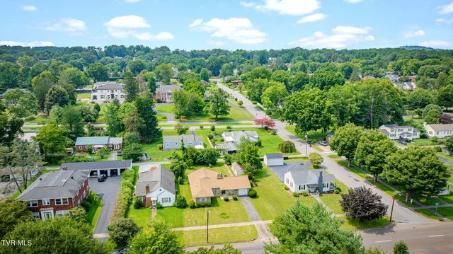 711 East Unaka Avenue, Johnson City, TN 37601