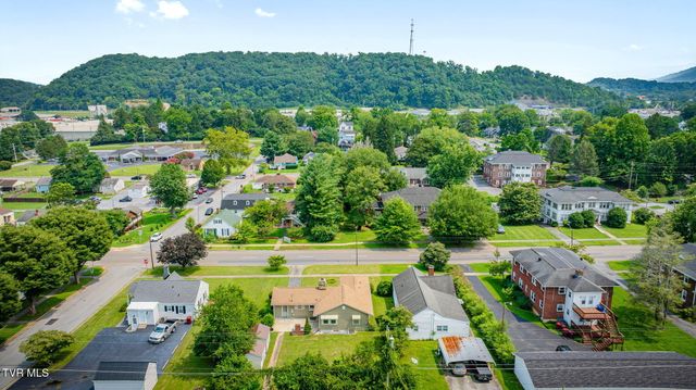 711 East Unaka Avenue, Johnson City, TN 37601