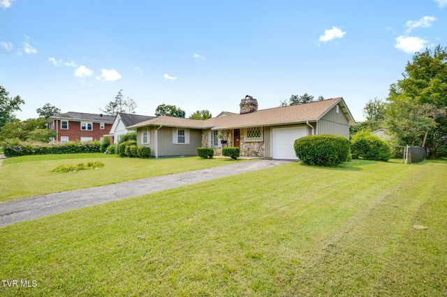 711 East Unaka Avenue, Johnson City, TN 37601