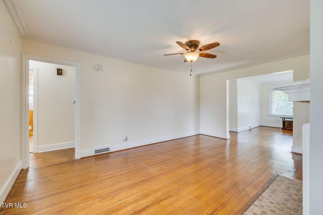 711 East Unaka Avenue, Johnson City, TN 37601