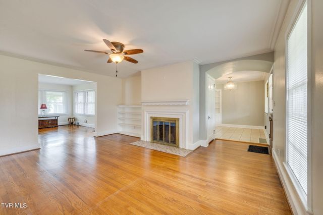 711 East Unaka Avenue, Johnson City, TN 37601