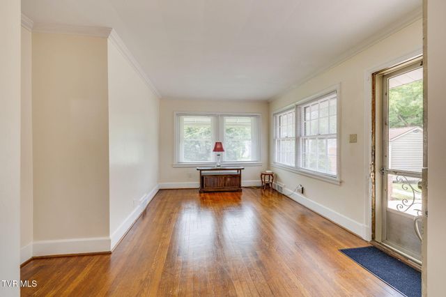 711 East Unaka Avenue, Johnson City, TN 37601