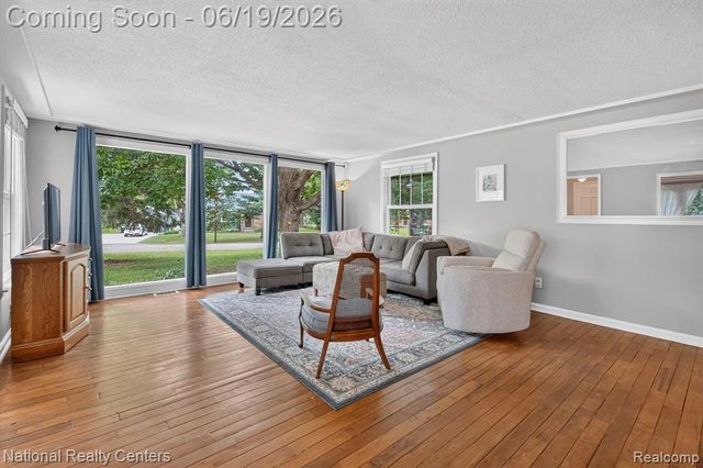 360 Woodland Drive, South Lyon, MI 48178