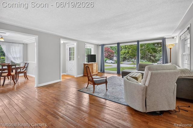 360 Woodland Drive, South Lyon, MI 48178