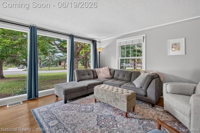 360 Woodland Drive, South Lyon, MI 48178