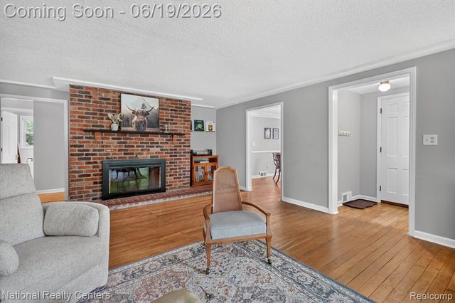 360 Woodland Drive, South Lyon, MI 48178