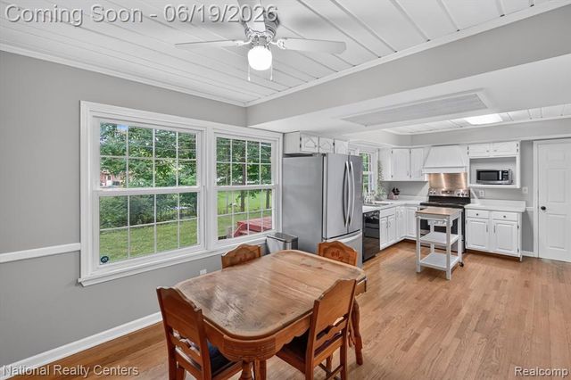 360 Woodland Drive, South Lyon, MI 48178