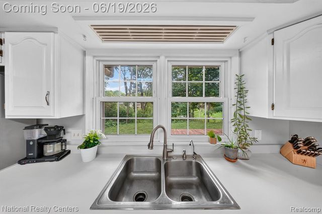 360 Woodland Drive, South Lyon, MI 48178