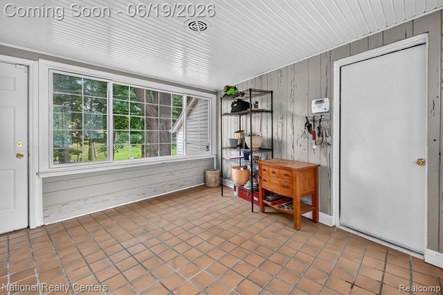 360 Woodland Drive, South Lyon, MI 48178