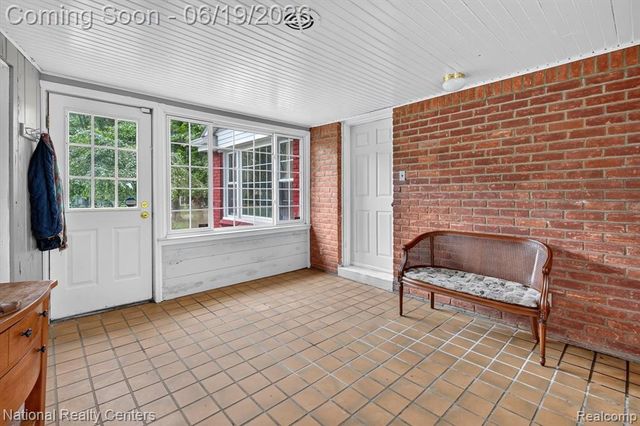 360 Woodland Drive, South Lyon, MI 48178