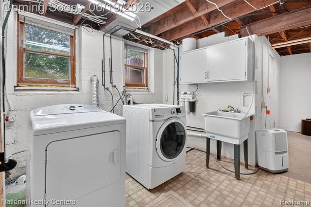 360 Woodland Drive, South Lyon, MI 48178