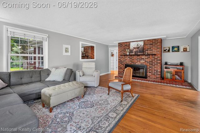 360 Woodland Drive, South Lyon, MI 48178