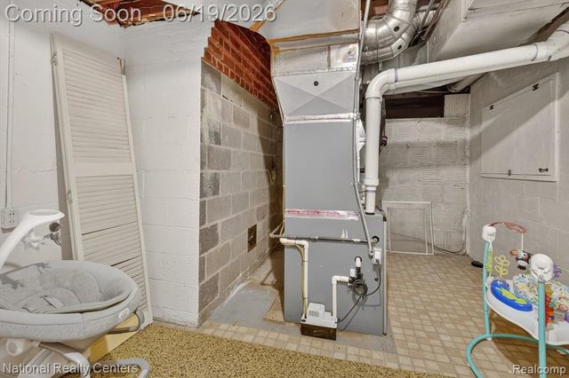360 Woodland Drive, South Lyon, MI 48178