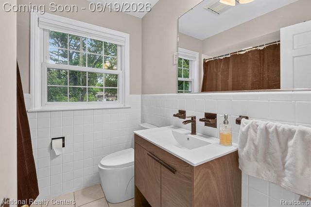 360 Woodland Drive, South Lyon, MI 48178