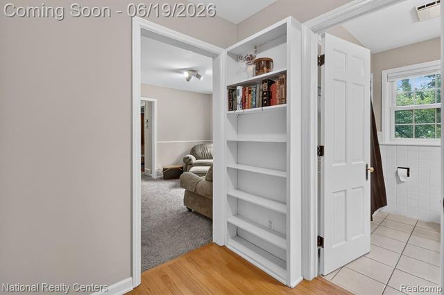 360 Woodland Drive, South Lyon, MI 48178