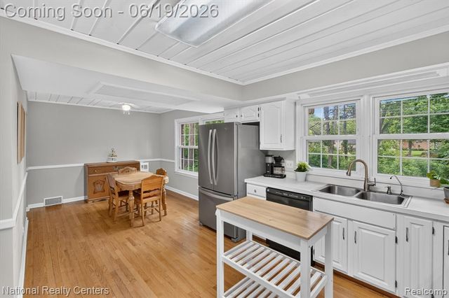 360 Woodland Drive, South Lyon, MI 48178