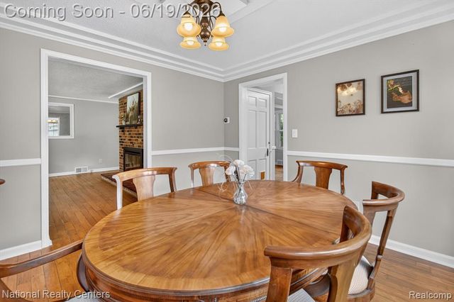 360 Woodland Drive, South Lyon, MI 48178