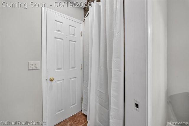 360 Woodland Drive, South Lyon, MI 48178