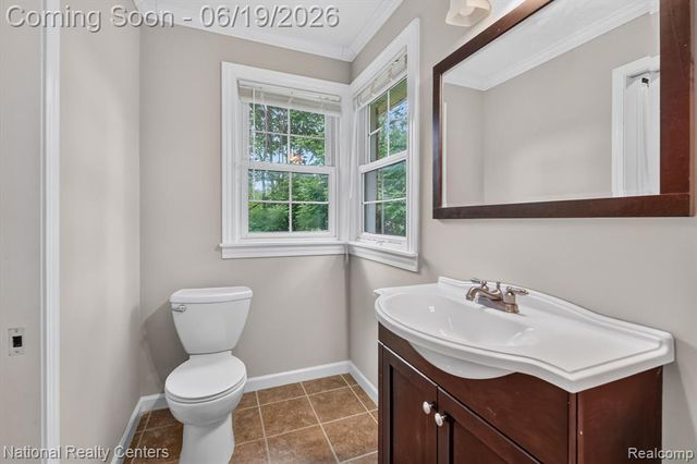 360 Woodland Drive, South Lyon, MI 48178
