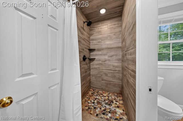 360 Woodland Drive, South Lyon, MI 48178