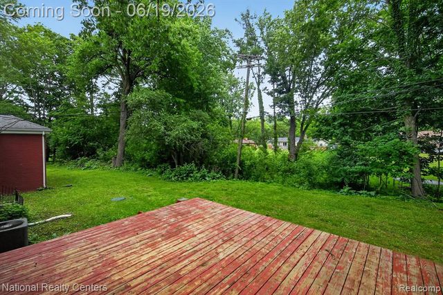 360 Woodland Drive, South Lyon, MI 48178