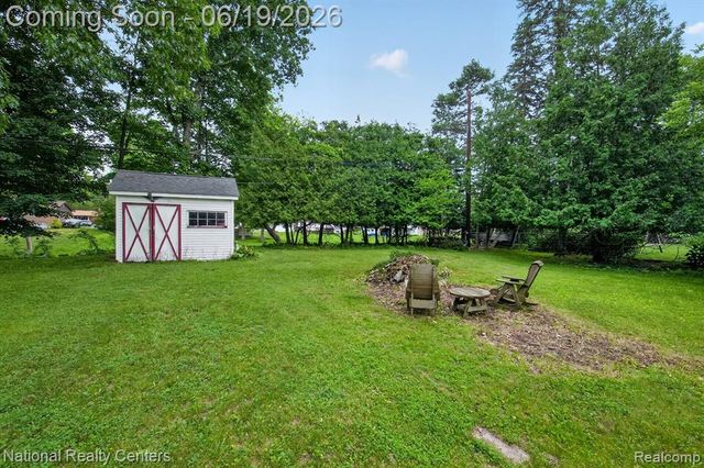 360 Woodland Drive, South Lyon, MI 48178