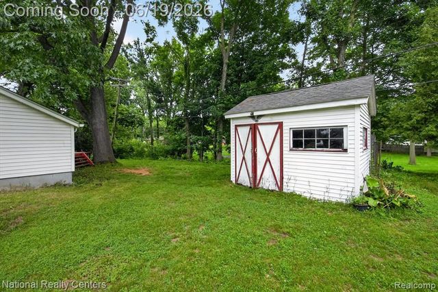 360 Woodland Drive, South Lyon, MI 48178