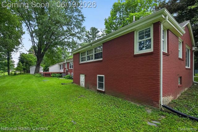360 Woodland Drive, South Lyon, MI 48178