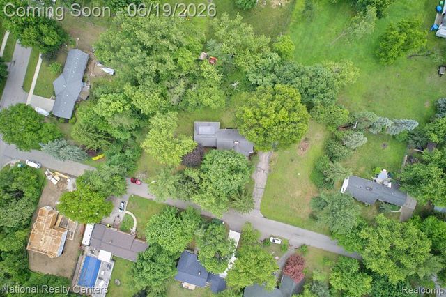 360 Woodland Drive, South Lyon, MI 48178