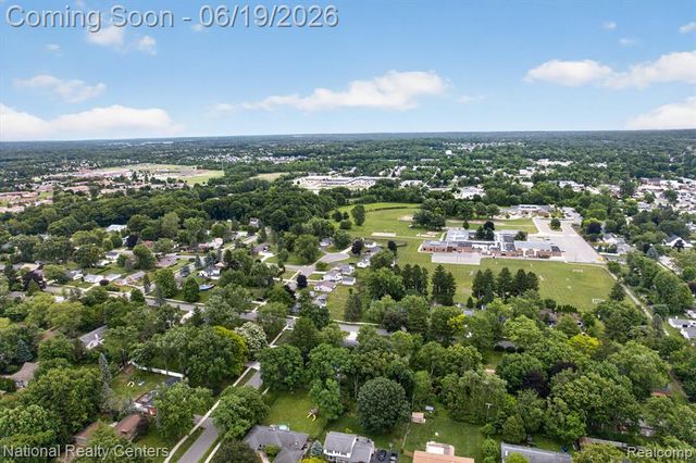 360 Woodland Drive, South Lyon, MI 48178