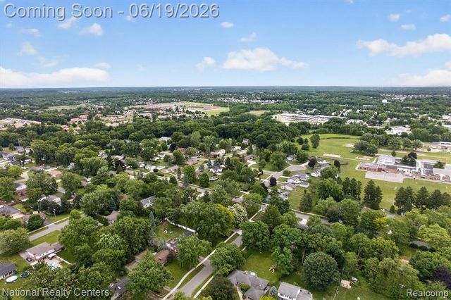 360 Woodland Drive, South Lyon, MI 48178