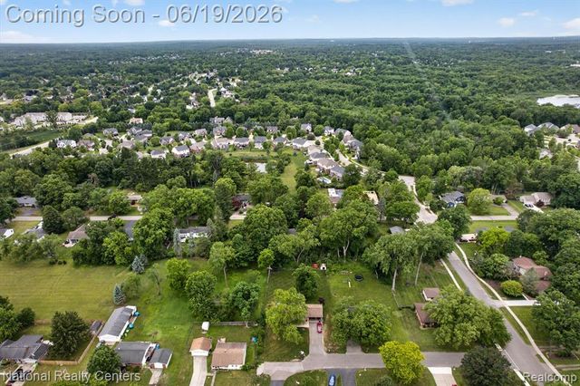 360 Woodland Drive, South Lyon, MI 48178