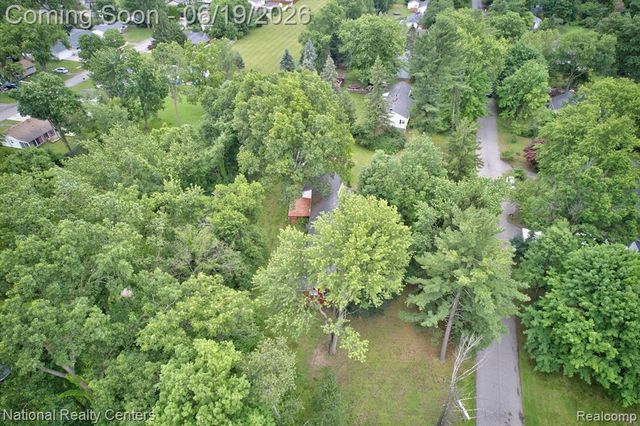 360 Woodland Drive, South Lyon, MI 48178