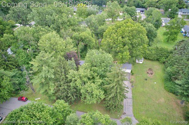 360 Woodland Drive, South Lyon, MI 48178