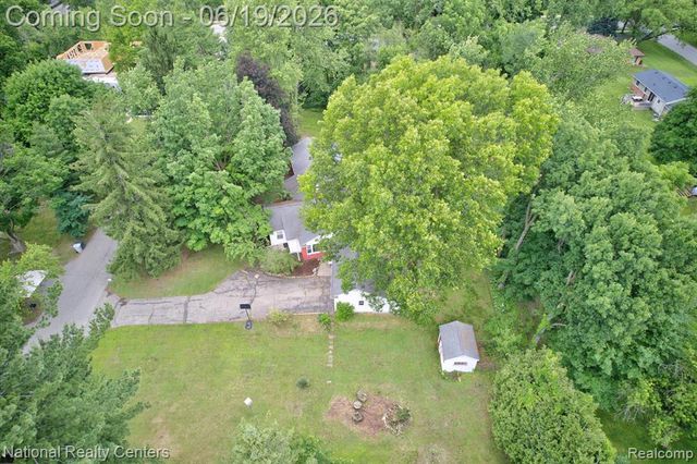 360 Woodland Drive, South Lyon, MI 48178