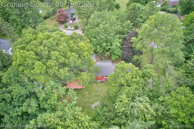 360 Woodland Drive, South Lyon, MI 48178