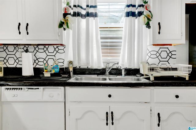 1932 4TH STREET NE, Center Point, AL 35215