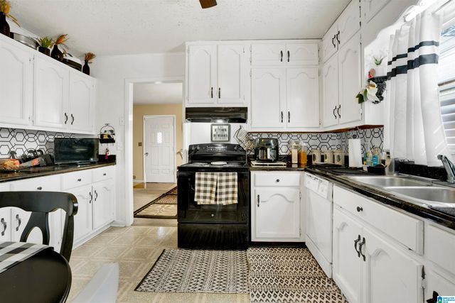 1932 4TH STREET NE, Center Point, AL 35215