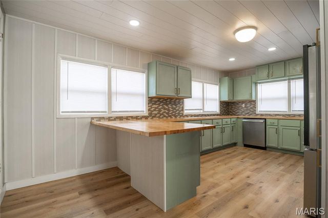 112 E 3rd Street, Grandin, MO 63943