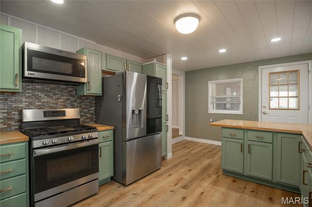 112 E 3rd Street, Grandin, MO 63943