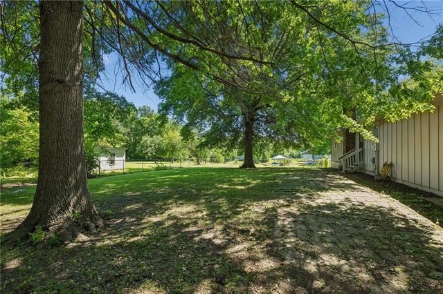 106 Peach Tree Lane, Greenwood, MO 64034