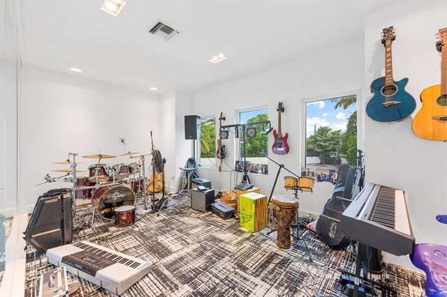 7047 San Sebastian Circle, Boca Raton, FL 33433
