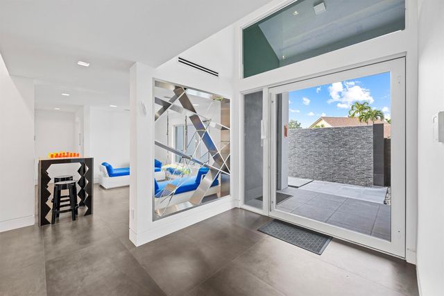 7047 San Sebastian Circle, Boca Raton, FL 33433