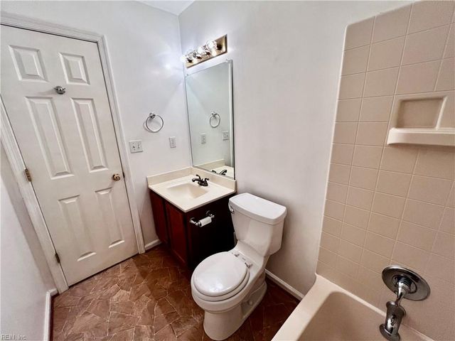 312 Tarneywood DR, Chesapeake, VA 23320