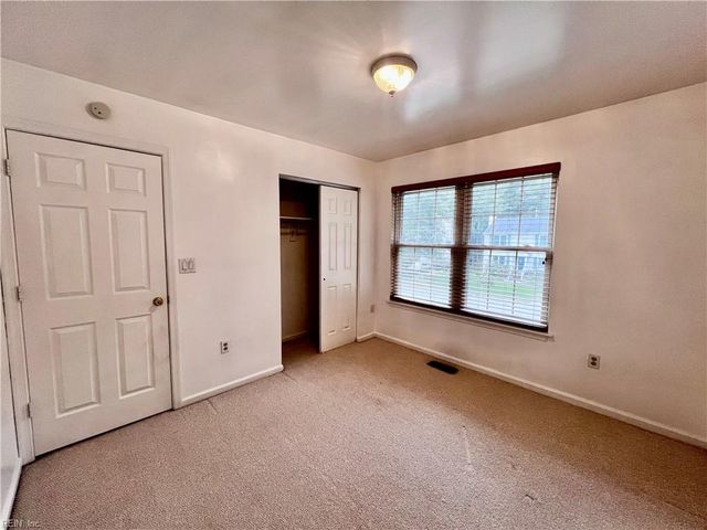 312 Tarneywood DR, Chesapeake, VA 23320