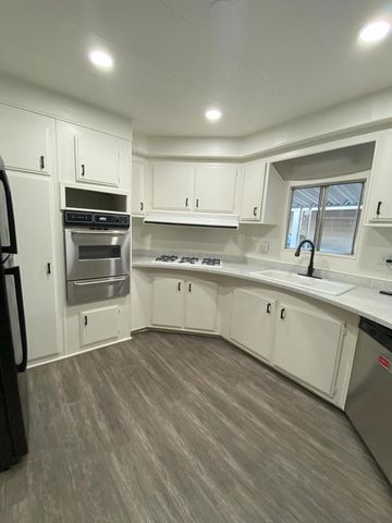601 N Kirby Street 281, Hemet, CA 92545